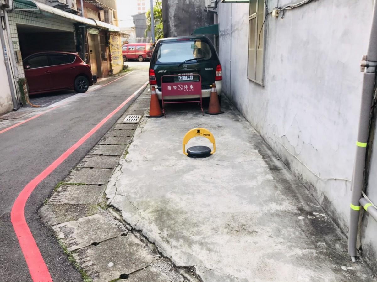 簡易法庭臨近車位