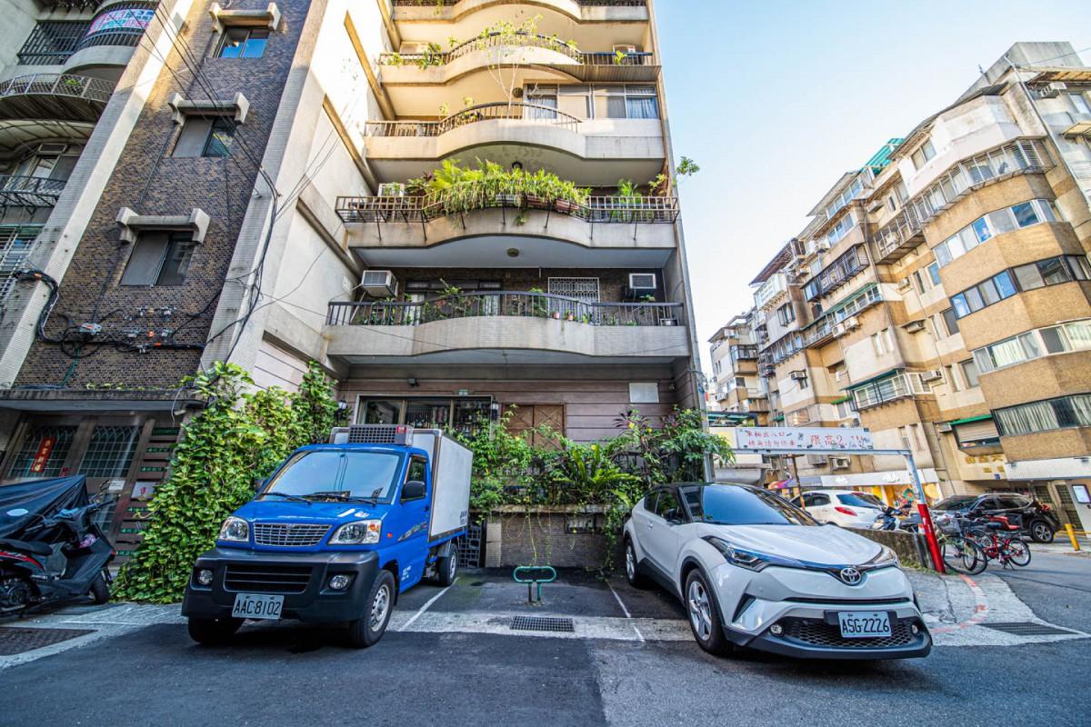 湘誠葡萄酒車位