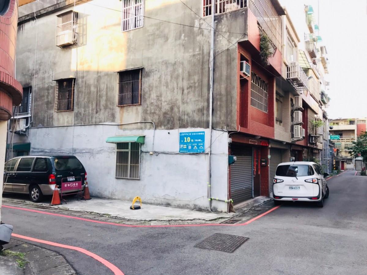簡易法庭臨近車位
