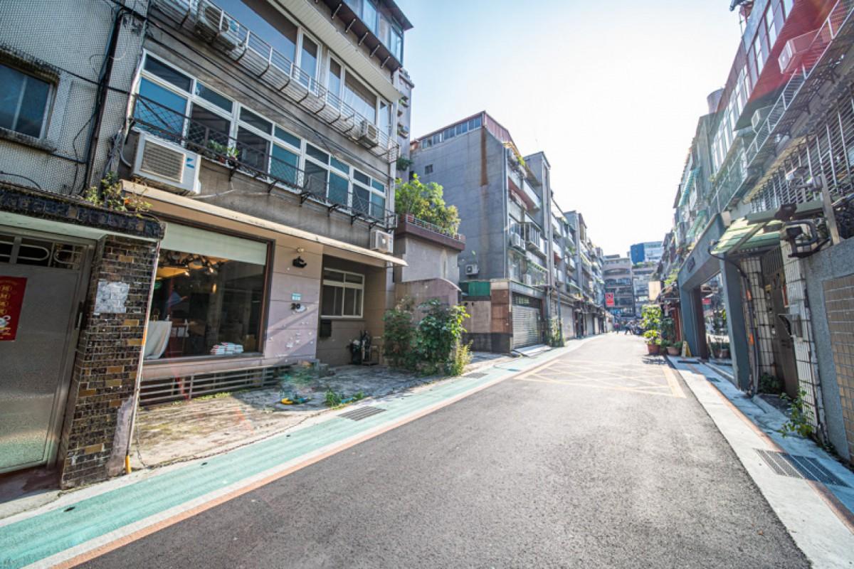 仁愛國小鄰近車位