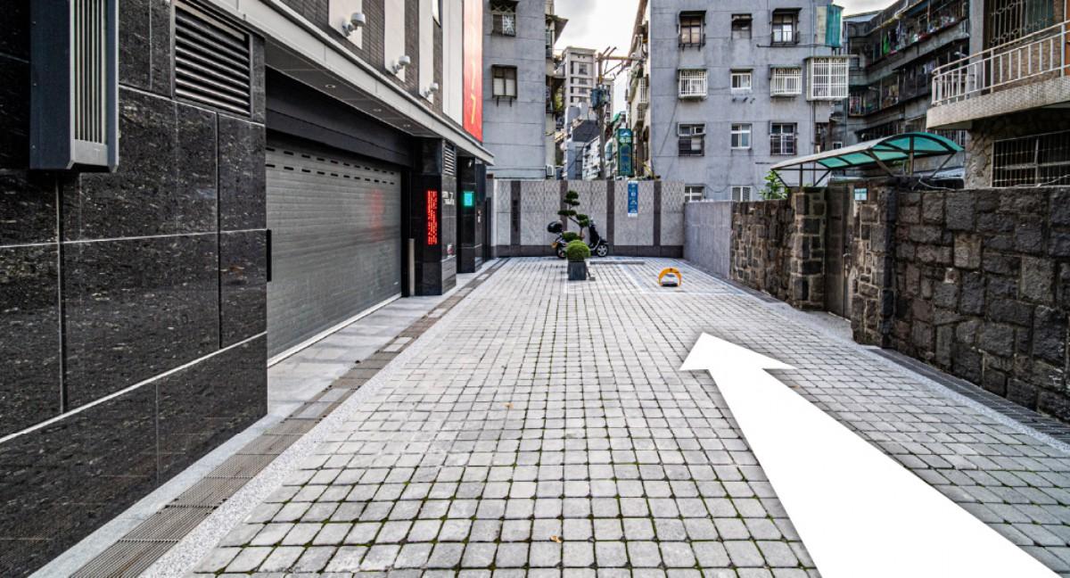 唭哩岸鄰近車位(身障優先)