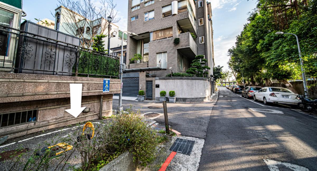 明德國小鄰近車位