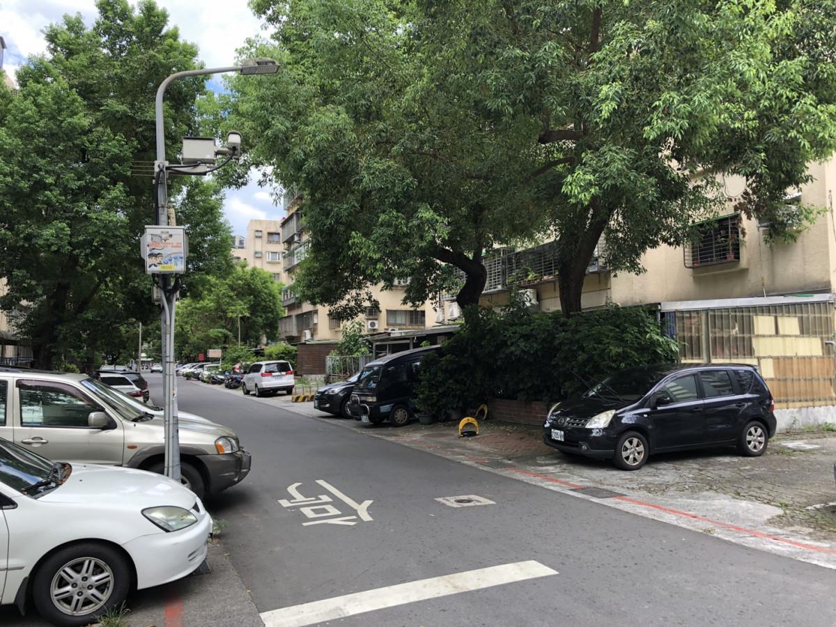 江南街車位