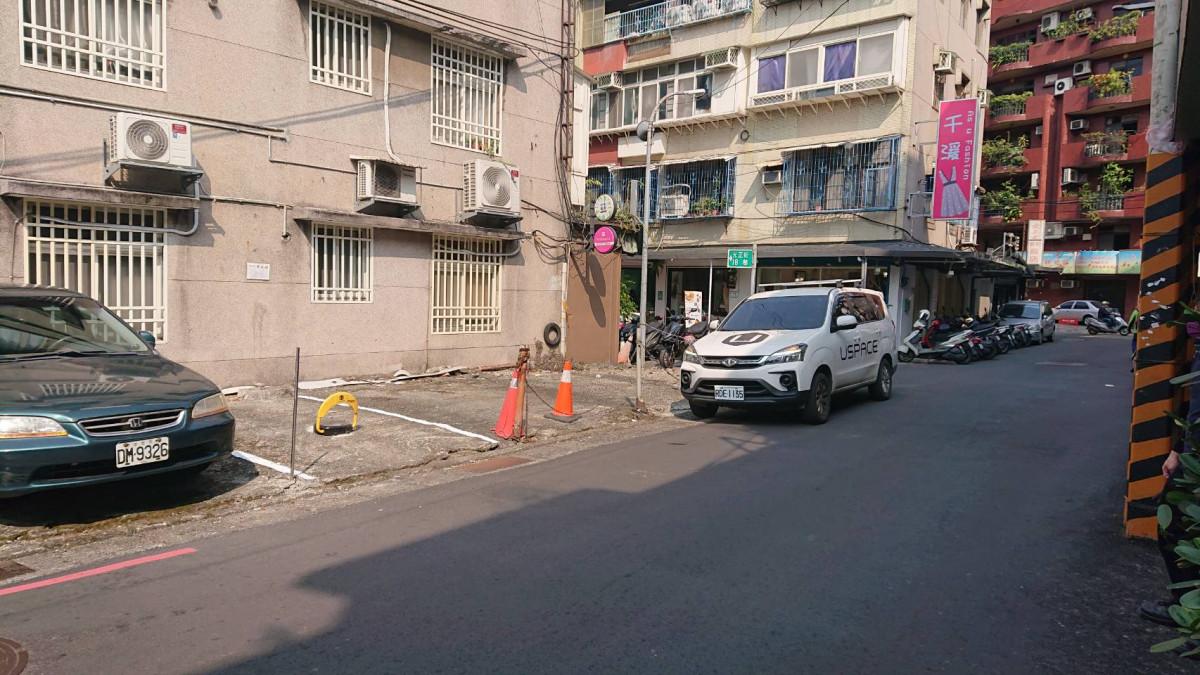 光正街精華車位