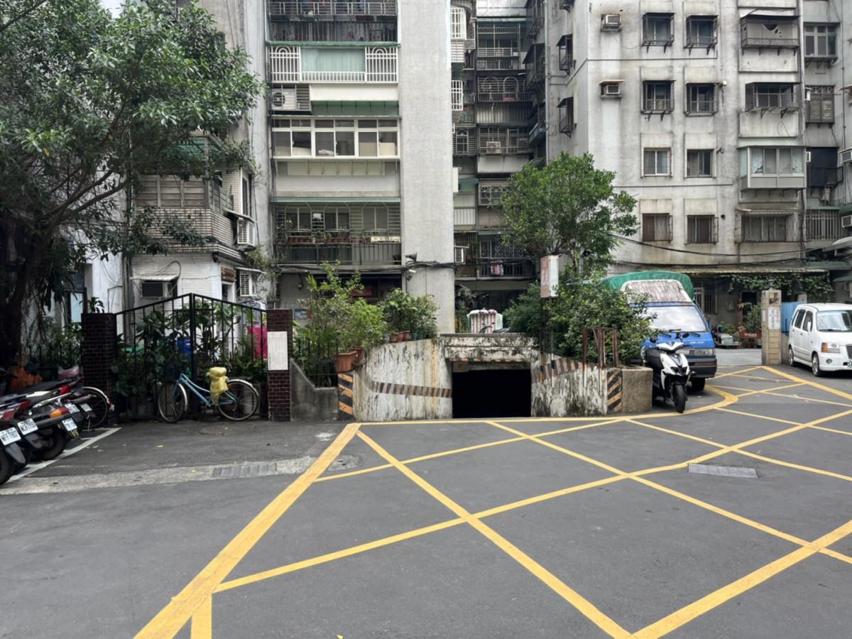 新店中正路地下B1車位