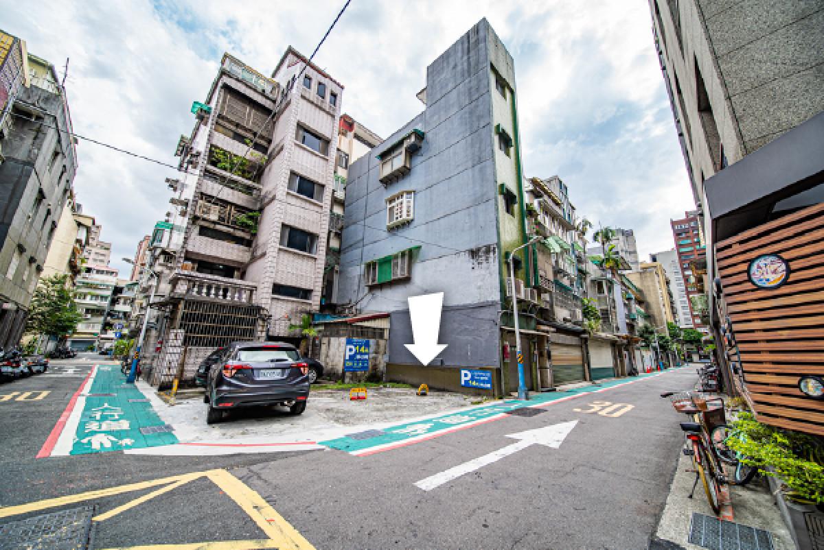 政大公企中心鄰近車位