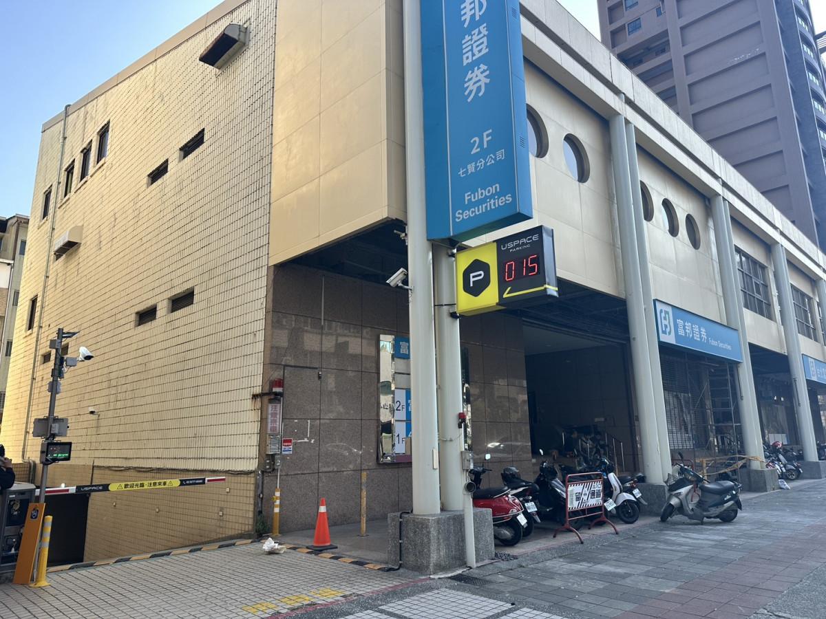 進場後自行選位