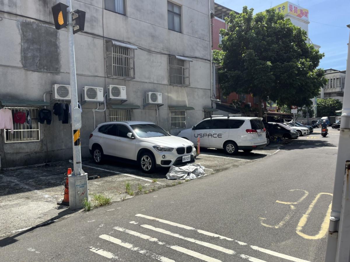協和祐德高中鄰近車位