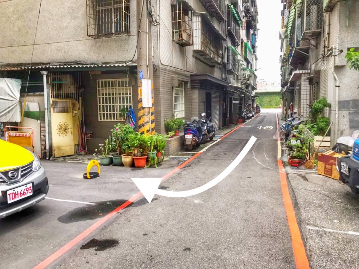 莊敬高職鄰近車位