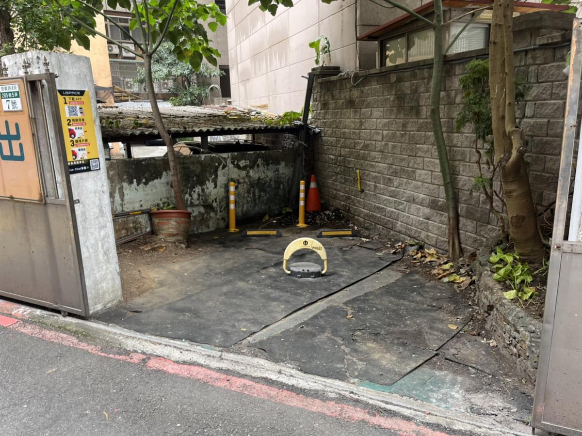 信義路四段巷內小小車位
