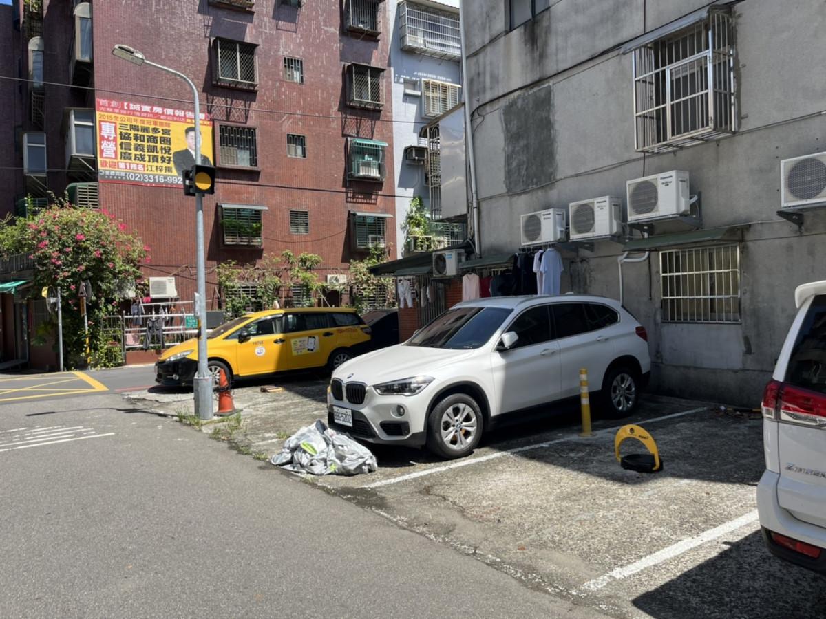 協和祐德高中鄰近車位