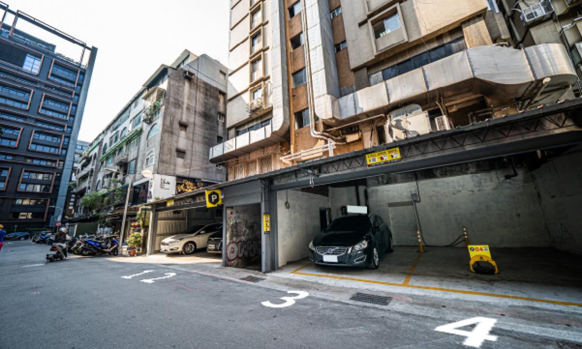 建成大廈平面車位