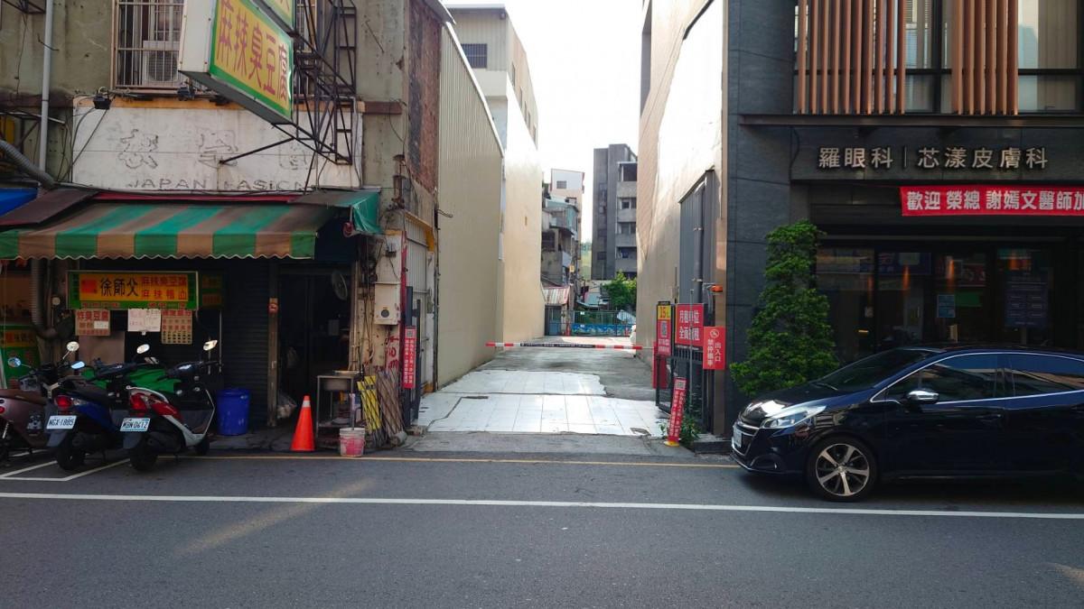 華山民族鄰近停車位