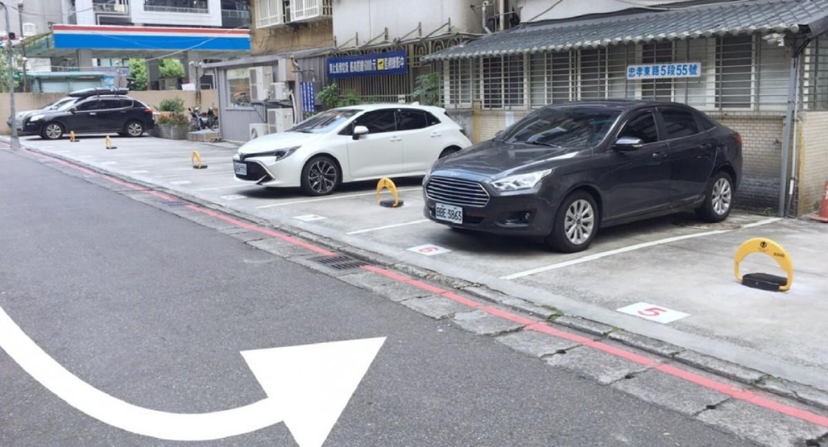 市政府轉運大廈車位(加油站旁)