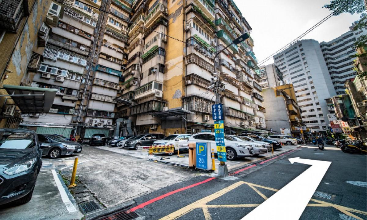 市政府捷運站臨近車位